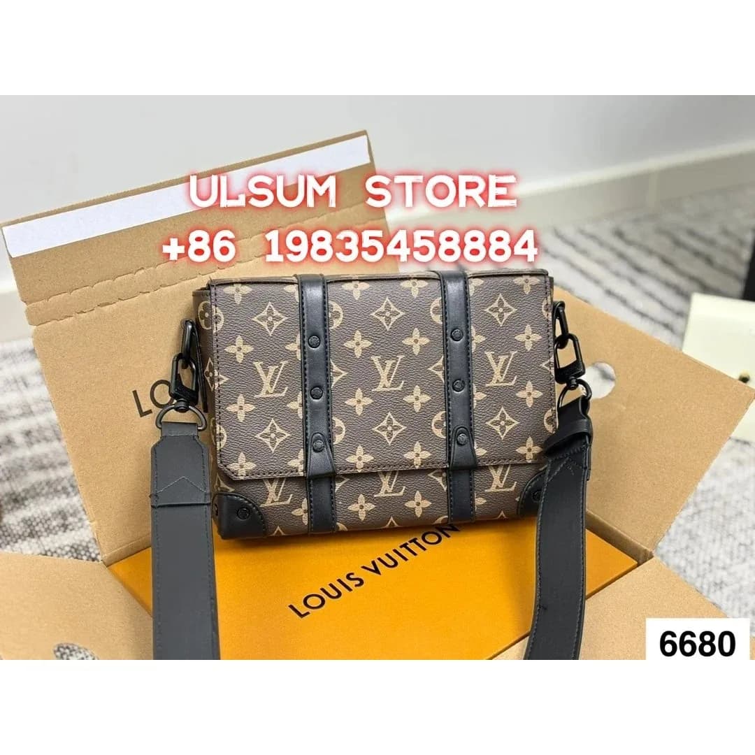 Louis Vuitton Neverfull Monogram Canvas Shoulder Bag
