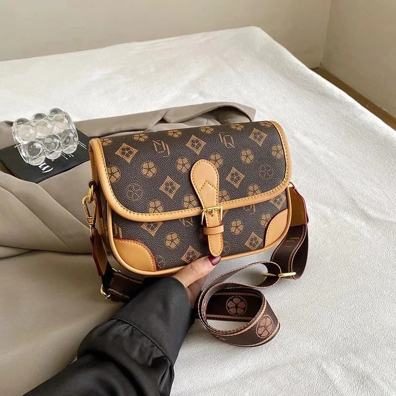 Louis Vuitton Neverfull Monogram Canvas Shoulder Bag