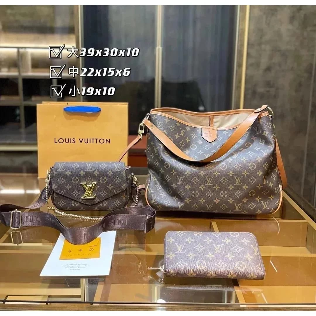 Louis Vuitton Neverfull Monogram Tote Bag