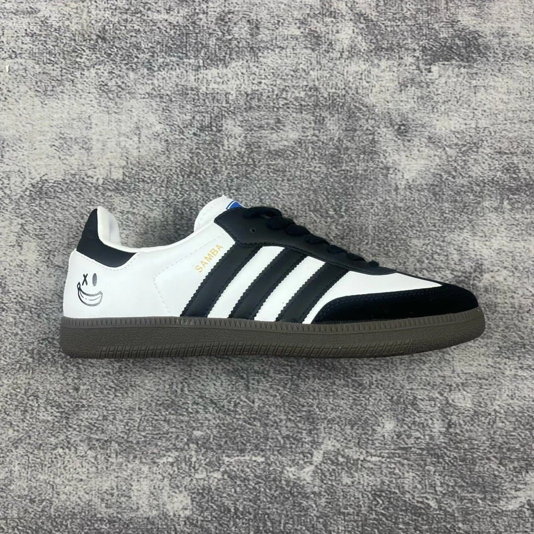 Black and White Low-Top Sneakers with Yellow Smile Detail seller listing evidence