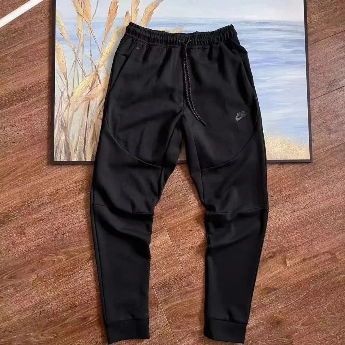 Nike Tech Fleece Black Sweatpants