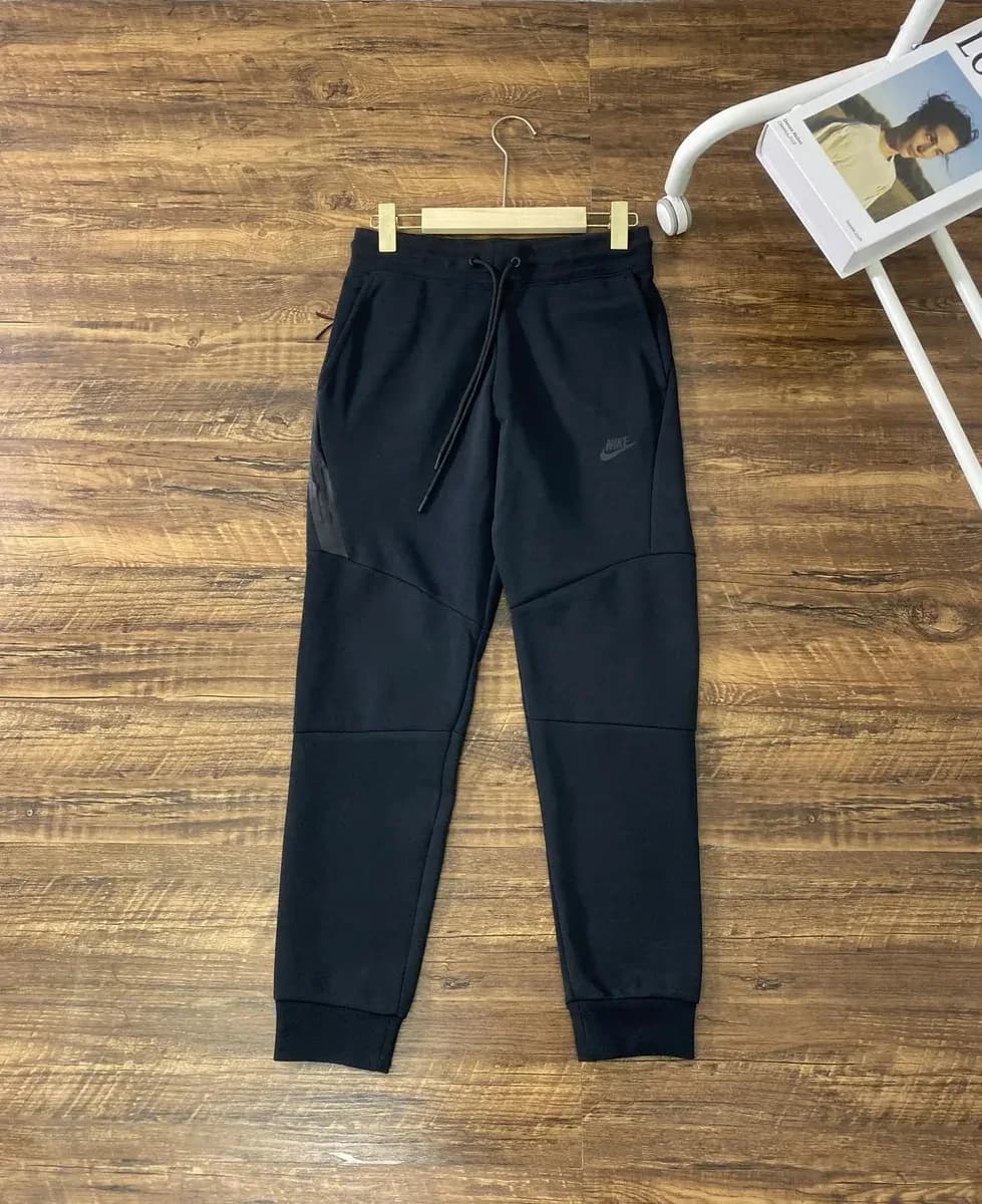 Nike Tech Fleece Black Sweatpants