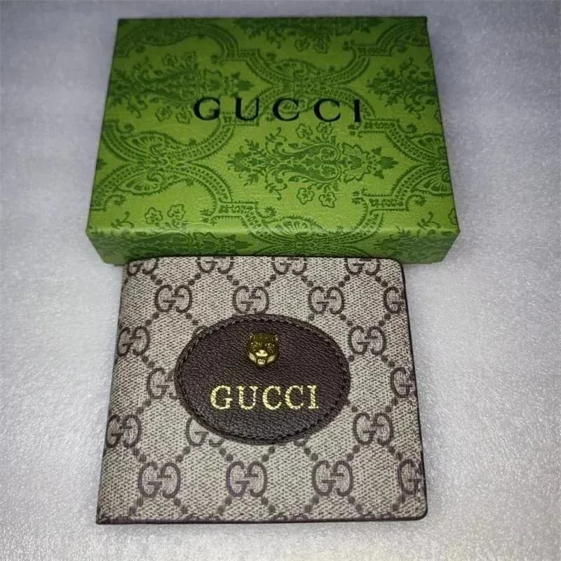 Gucci GG Supreme Wallet L812
